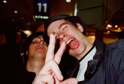 Mika probiert sich als Jim Carrey